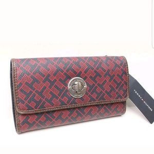 Tommy Hilfiger Women's Trifold Wallet